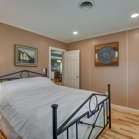 Waterfront Annapolis Home Fire Pit And Fishing Pier Екстер'єр фото